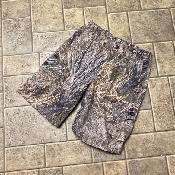 Magellan Outdoors Camo Convertable Pants Boys Medium - Picture 2 of 9